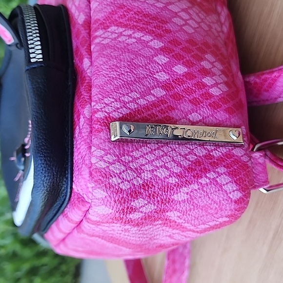 BETSEY JOHNSON Fuchsia Pink and Black Mini Cat backpack NWOT - Picture 7 of 11